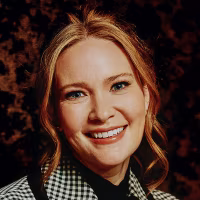 Sarah J Maas