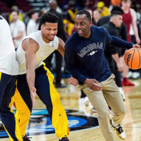 Michigan forward Yaxel Lendeborg (23) warms up with assistant coach Mike Boynton Jr. ahead of the NCAA Tournament Sweet 16 between Michigan and Alabama at United Center in Chicago on Friday, March 27, 2026.