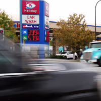Image: Gas station prices on display