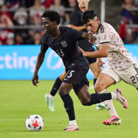 Watch extended highlights of the United States men's national team friendly against Chile in St. Louis en español.