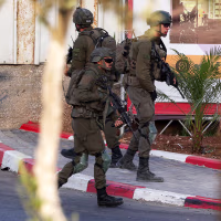 Image: Armed Israeli soldiers