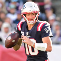 Chris Simms and Mike Florio discuss the New England Patriots vs. Chicago Bears game on Thursday Night Football, breaking down the key components of the potential Super Bowl preview.