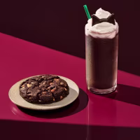 I tried the Black Cat Frappuccino. What did I think?
