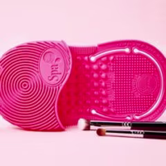 Sigma Spa Express Brush Cleaning Glove