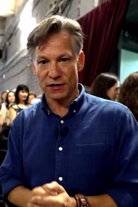 Richard Engel attends an underground concert in war-torn Ukraine
