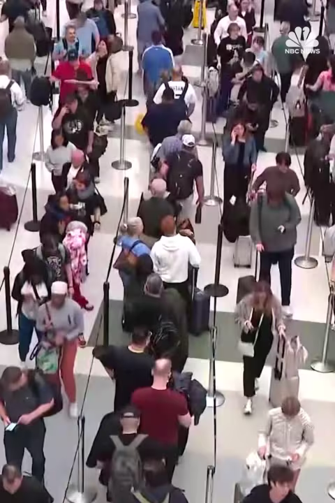 As lutas de financiamento para a TSA continuam enquanto continuam as longas filas nos aeroportos