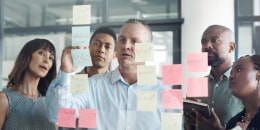 Hombre con equipo trabajo