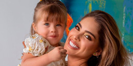 Camila Avella junto a su hija Amelia.