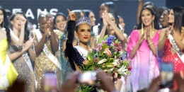 Miss USA R'bonney Gabriel fue coronada Miss Universo 71ª edición.