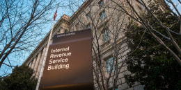 El servicio federal de impuestos (IRS por sus siglas en inglés) desmintió que se haya aprobado una cuarta ronda de cheques de estímulo por la pandemia de COVID-19.