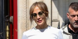 Jennifer Lopez es captada durante una visita a París.