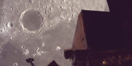 Esta imagen proporcionada por ispace, inc. muestra a la sonda Resilience dando vueltas alrededor de la Luna, el miércoles 4 de junio de 2025.