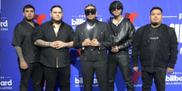 Fuerza Regida en la alfombra roja de los Premios Billboard de la Música Latina.