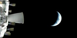 En esta fotografía facilitada por la NASA, se aprecia una vista de la Tierra desde la nave espacial Orion de la NASA mientras orbita sobre el planeta durante el vuelo de prueba Artemis II, el 2 de abril de 2026. 