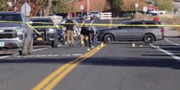Personal de emergencia trabaja en el lugar de los hechos tras un tiroteo en la escuela primaria Silver Rail, en Bend, Oregon,
el 15 de octubre de 2026.