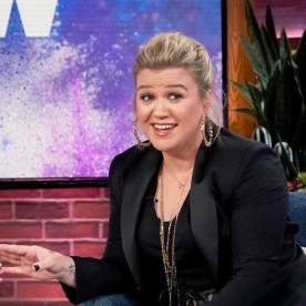 Reba McEntire and Kelly Clarkson on her daytime talk show on Sept. 24, 2019.