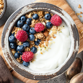 Yogurt granola bowl with berries