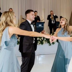 Older sisters share dance with brother at his wedding after mom dies in heartfelt video