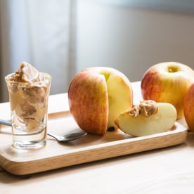 Apples with almond butter 