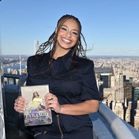 Nia Sioux Visits the Empire State Building