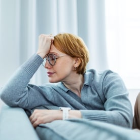 Mid adult woman with headache