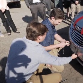 Virginia teens are fixing up cars to donate to single moms as part of charity program.
