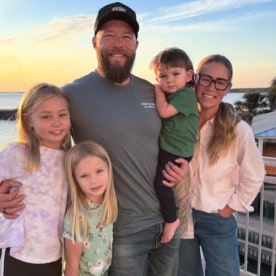 Grace Collins gave birth to her first child at the age of 44, her second at 46 and her third at 51. Currently 53, she is pregnant with her fourth child. She has no regrets.