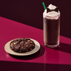 I tried the Black Cat Frappuccino. What did I think?