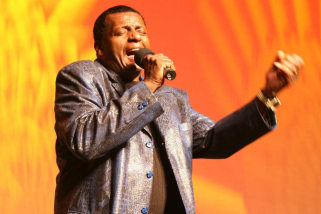 Carl Carlton performs in Detroit in 2007.