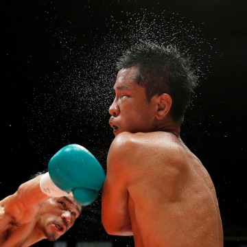 Image: Boxing - WBA super-flyweight title - Kohei Kono of Japan v Inthanon Sithchamuang of Thailand