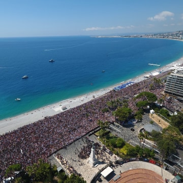 Image: Minute of silence the Promenade des Anglais