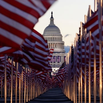 Image: The \"Field of flags\" in Washington