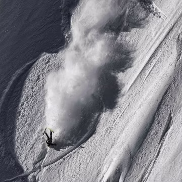 Image: U.S. skier Martin Lentz falls as he rides the wild face of l'Aiguille Pourrie
