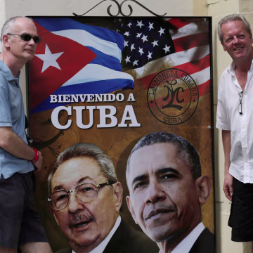 Image: American tourists have their picture taken