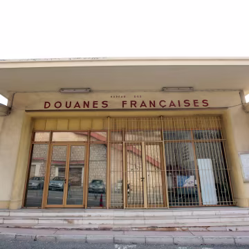 Image: The old border checkpoint at the French-Italian border in Menton, France