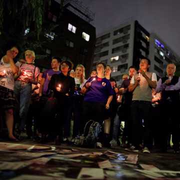 Image: People hold a candlelight vigil to mourn victims of the mass shooting at the Pulse gay nightclub in Orlando, in Tokyo, Japan