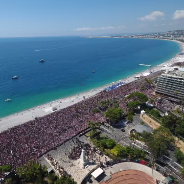 Image: Minute of silence the Promenade des Anglais