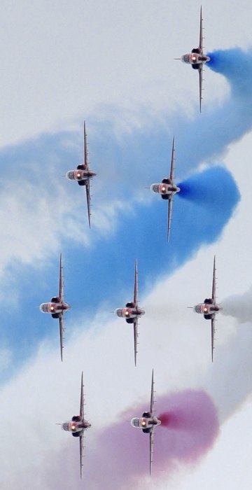 Image: The RAF Red Arrows perform during an air display at the Farnborough Airshow in southern England
