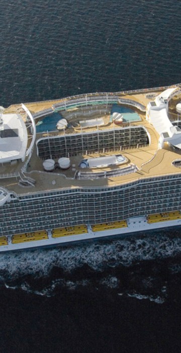 Image: Cruise ship the MS Allure of the Seas sets sail from Turku