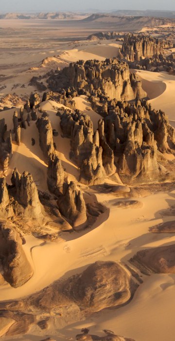 Inakashaker (named after a kind of locally-found bush in Tuareg language), an area of beautifully eroded rock five hours drive SE of Tamanrasset, in the Tassili du Hoggar.