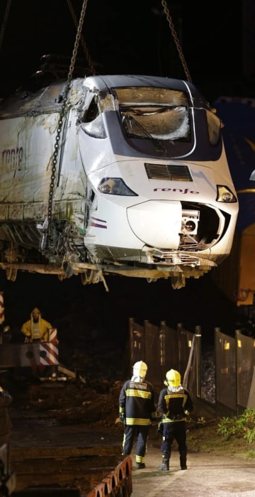 Image: TRAIN ACCIDENT AFTERMATH