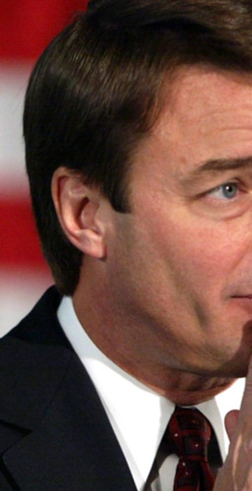 US PRESIDENTIAL CANDIDATE JOHN EDWARDS PAUSES WHILE CAMPAIGNING IN DAVENPORT IOWA