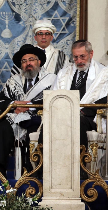 Image: Pope Francis sits at the altar with leaders of the synagogue