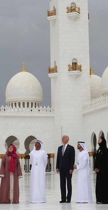 Image: Joe Biden visits the Sheikh Zayed Grand Mosque in Abu Dhabi