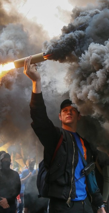 Image: Right-wing movement members protest in Kiev