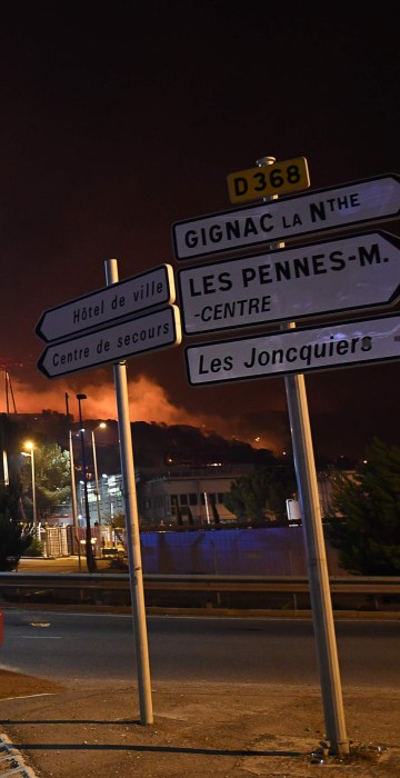 Image: TOPSHOT-FRANCE-FIRE