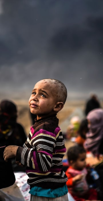 Image: Iraqi families who were displaced by the ongoing operation by Iraqi forces