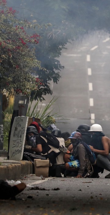 Image: Clashes between demonstrators and GNB in Caracas