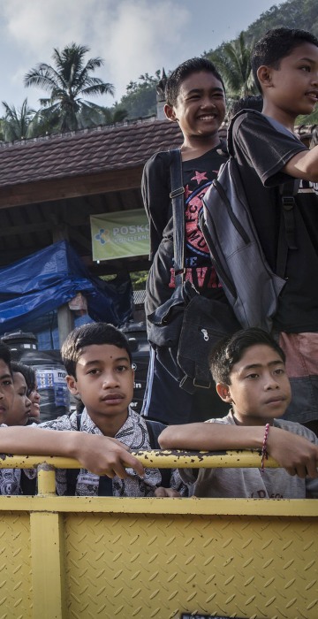 Image: Mount Agung volcano evacuation