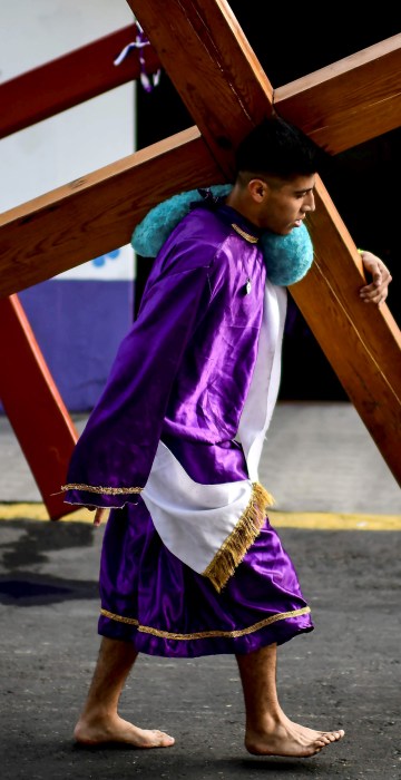 Image: MEXICO-HOLY-WEEK-VIA CRUCIS